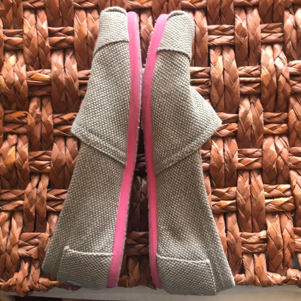 TOMS - Picture 3 of 6